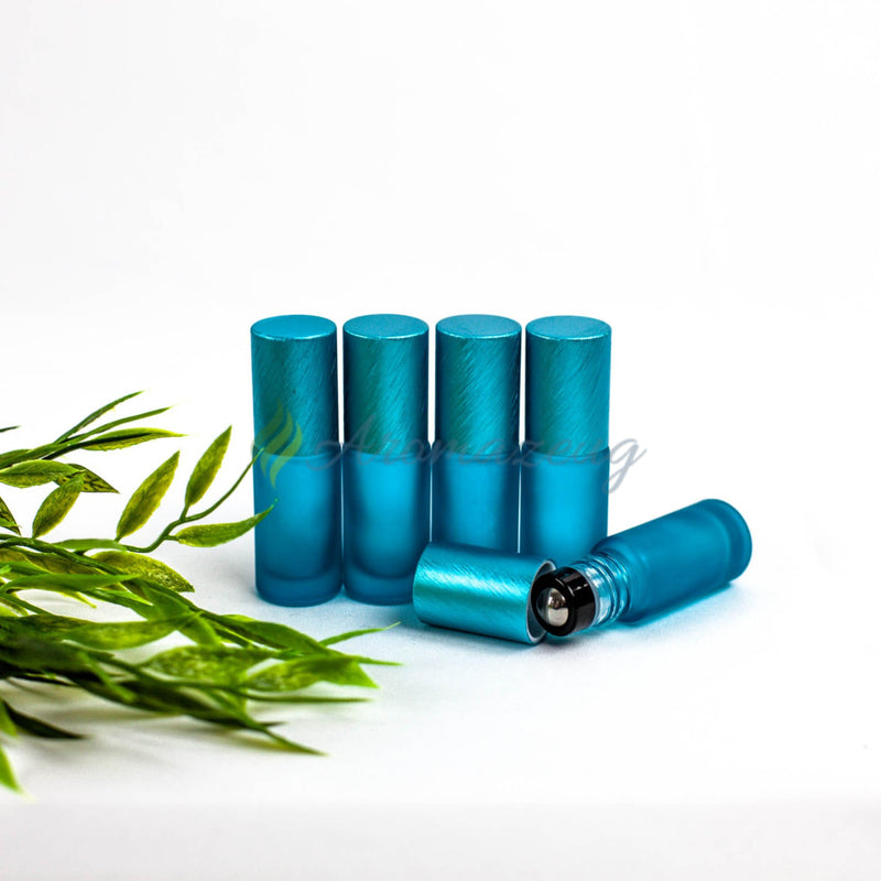 Laden Sie das Bild in Galerie -Viewer, 5 Ml Farbige Roll-On Flaschen In Matt Mit Metalldeckel Und Premium-Rollern - Paket Von Hellblau
